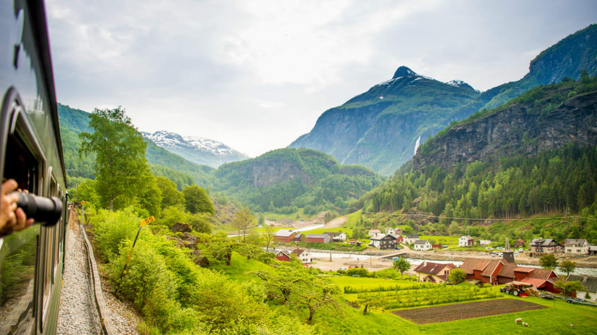 tour norway finland 2026, paket wisata aurora, lofoten tromso helsinki, glass igloo saariselka, naerofjord cruise