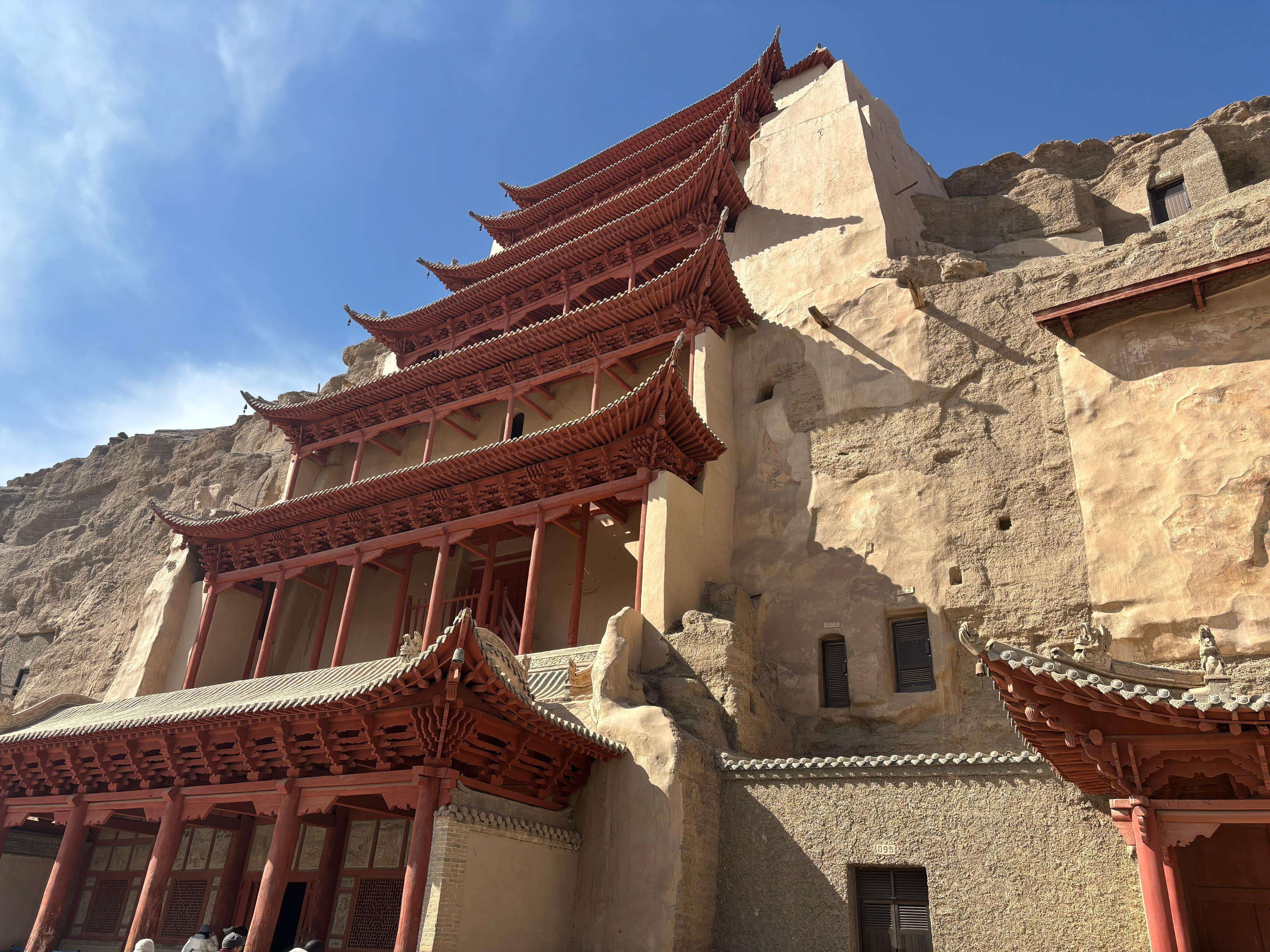 Paket Tour Murah Tiongkok Xinjiang & Zhangye Rainbow Mountain, Danau Crescent, Urumqi dan Turpan