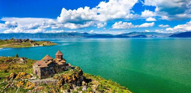 Paket Tour Murah Caucasus Azerbaijan Georgia Armenia 11 Hari 10 Malam BMM Travel.