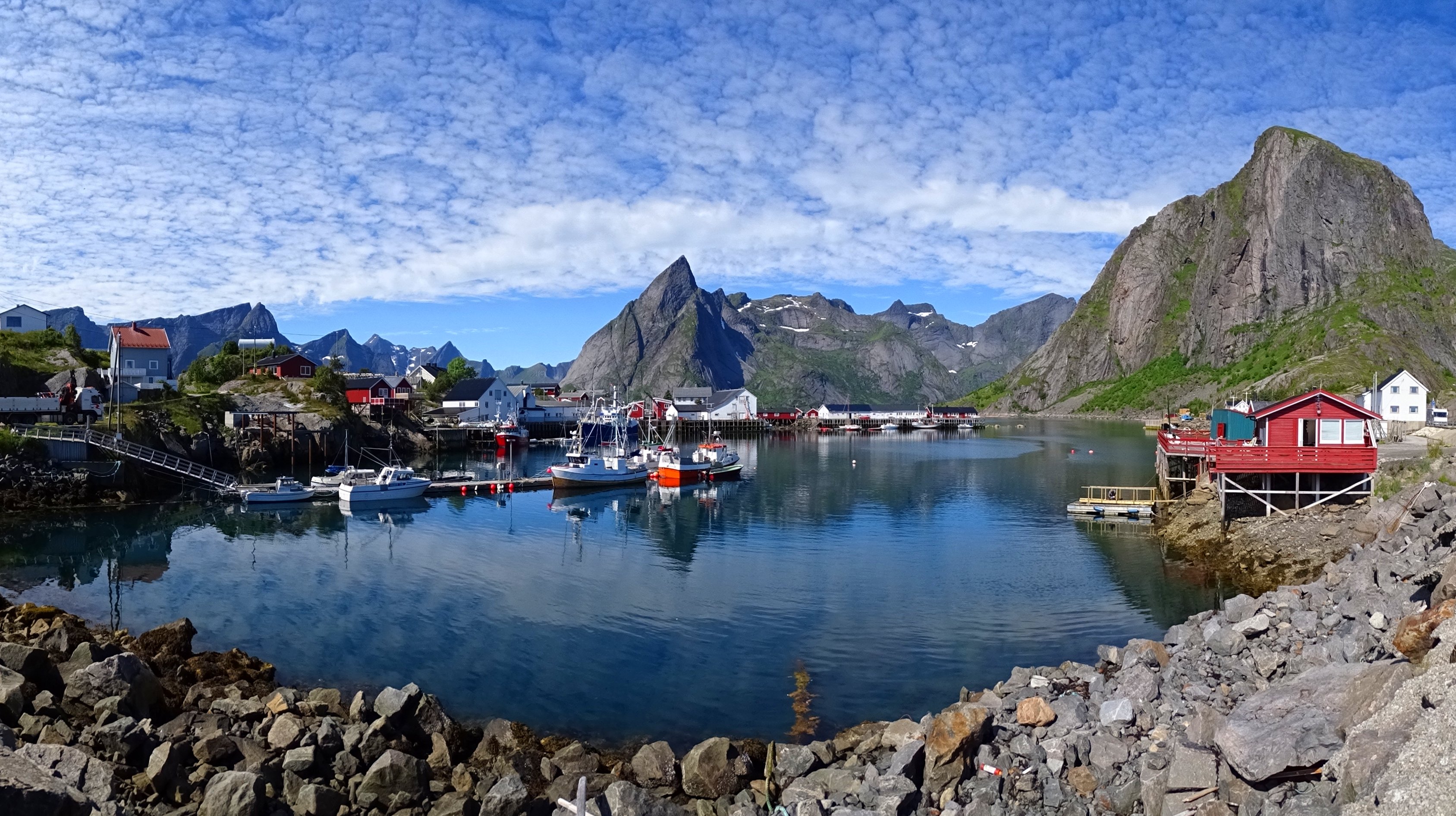 tour norway finland 2026, paket wisata aurora, lofoten tromso helsinki, glass igloo saariselka, naerofjord cruise