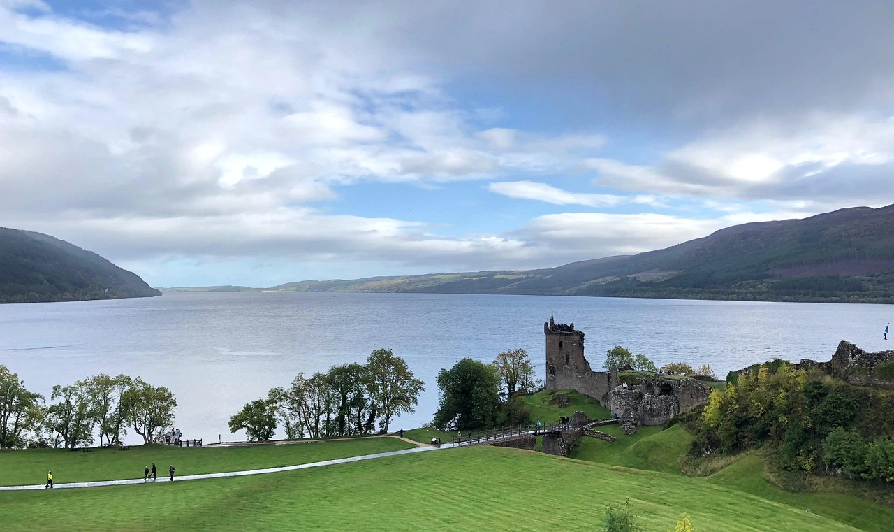loch ness urquhart castle